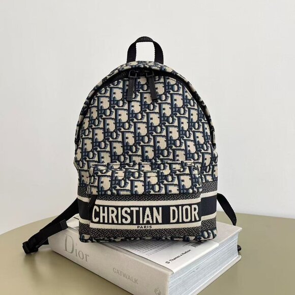 Classic DIOR Bag: A Stylish and Versatile Choice for Elegance - Picture 1 of 6